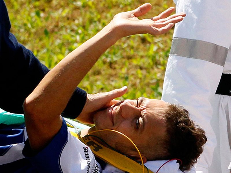 Dani Pedrosa se anotó su segunda 'pole' de la temporada imponiéndose a Jorge Lorenzo y a Casey Stoner. La jornada de entrenamientos ha estado marcada por la grave caída de Valentino Rossi.