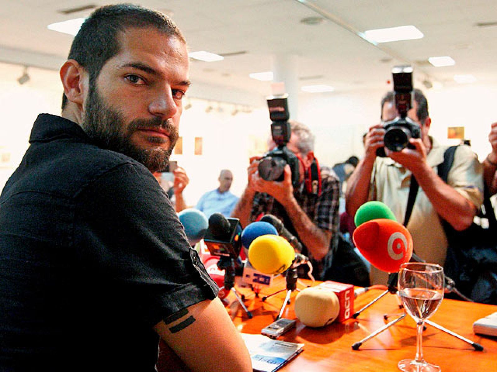 Uno de los activistas españoles que viajaban en la 'Flotilla de la libertad', David Segarra, ha señalado a su regreso que el abordaje del Ejército de Israel se puede considerar "un ataque contra la humanidad".