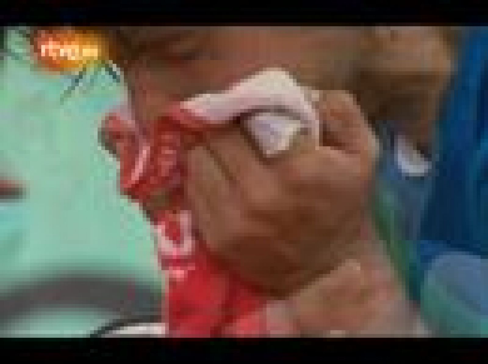 Rafa Nadal se desplomó tras vencer en la final de Roland Garros, después de un año muy complicado para él. Sus lágrimas denotaban el fin de la tensión acumulada durante todo este tiempo.