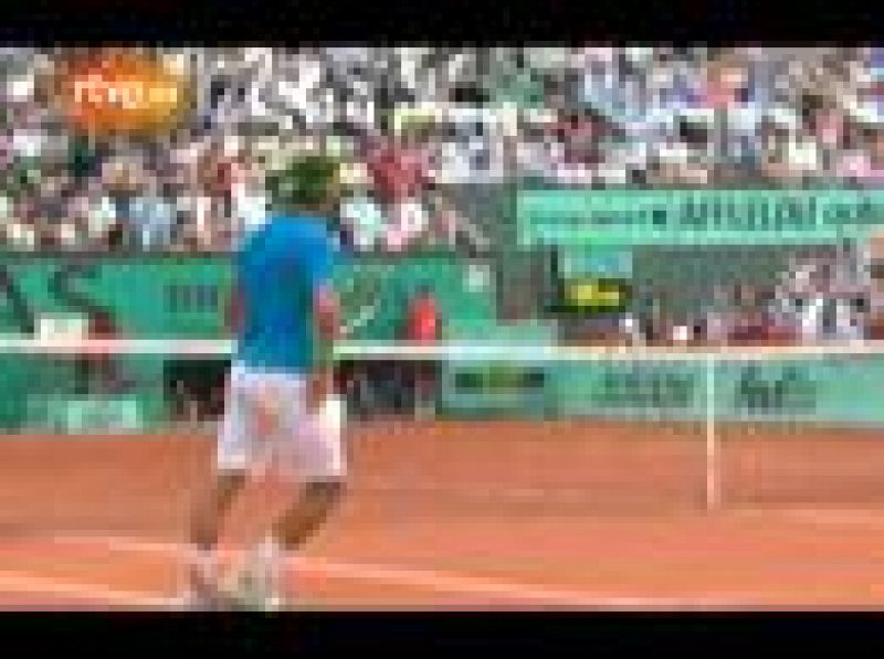 El tenista español Rafa Nadal ha ganado su quinto título de Roland Garros al derrotar en tres sets a Robin Soderling por 6-4, 6-2 y 6-4.