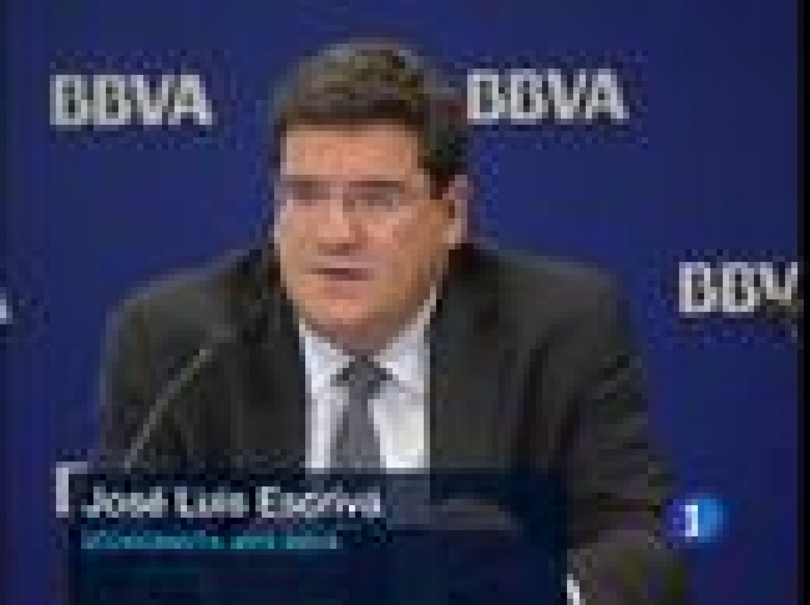 La economía española se contraerá este año el doble de lo previsto por el Gobierno, según un informe del BBVA | Ver