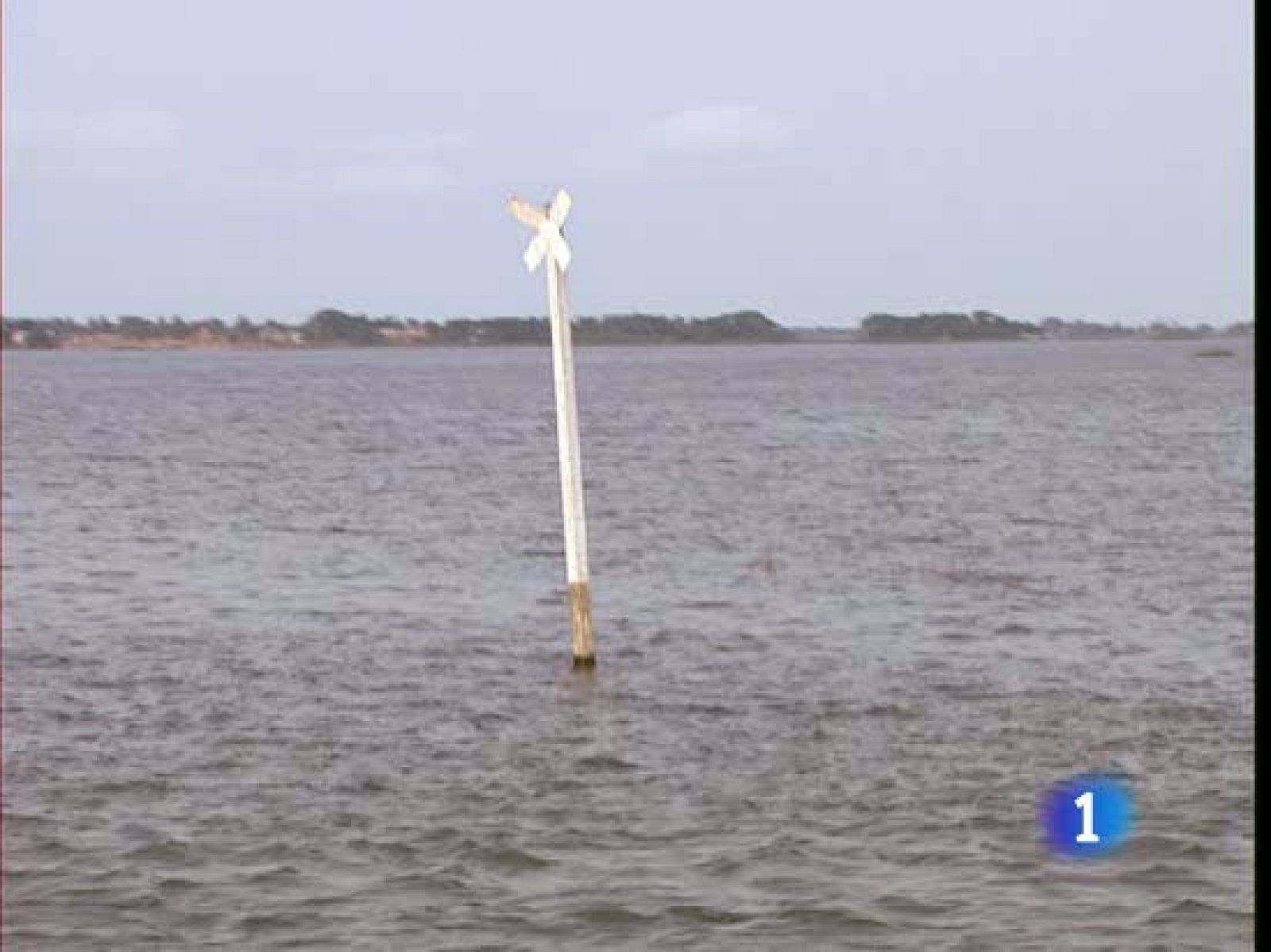 Un equipo de TVE ha visitado una zona que ha quedado sin cosechas y aislada por las inundaciones.