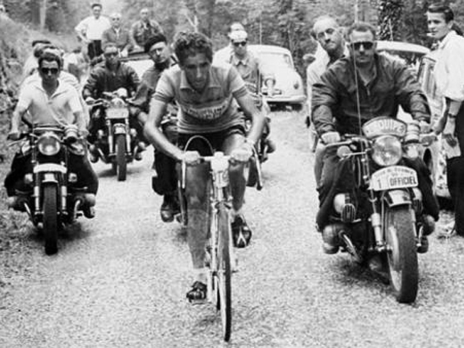 Bahamontes venció en el Tour de Francia 1959, aunque inicialmente no partía como favorito. Sin embargo, una larga escapada en los Pirineos  y su victoria en la cronoescalada de Puy-de-Dôme  le supusieron una importante ventaja. En los Alpes, se asoci