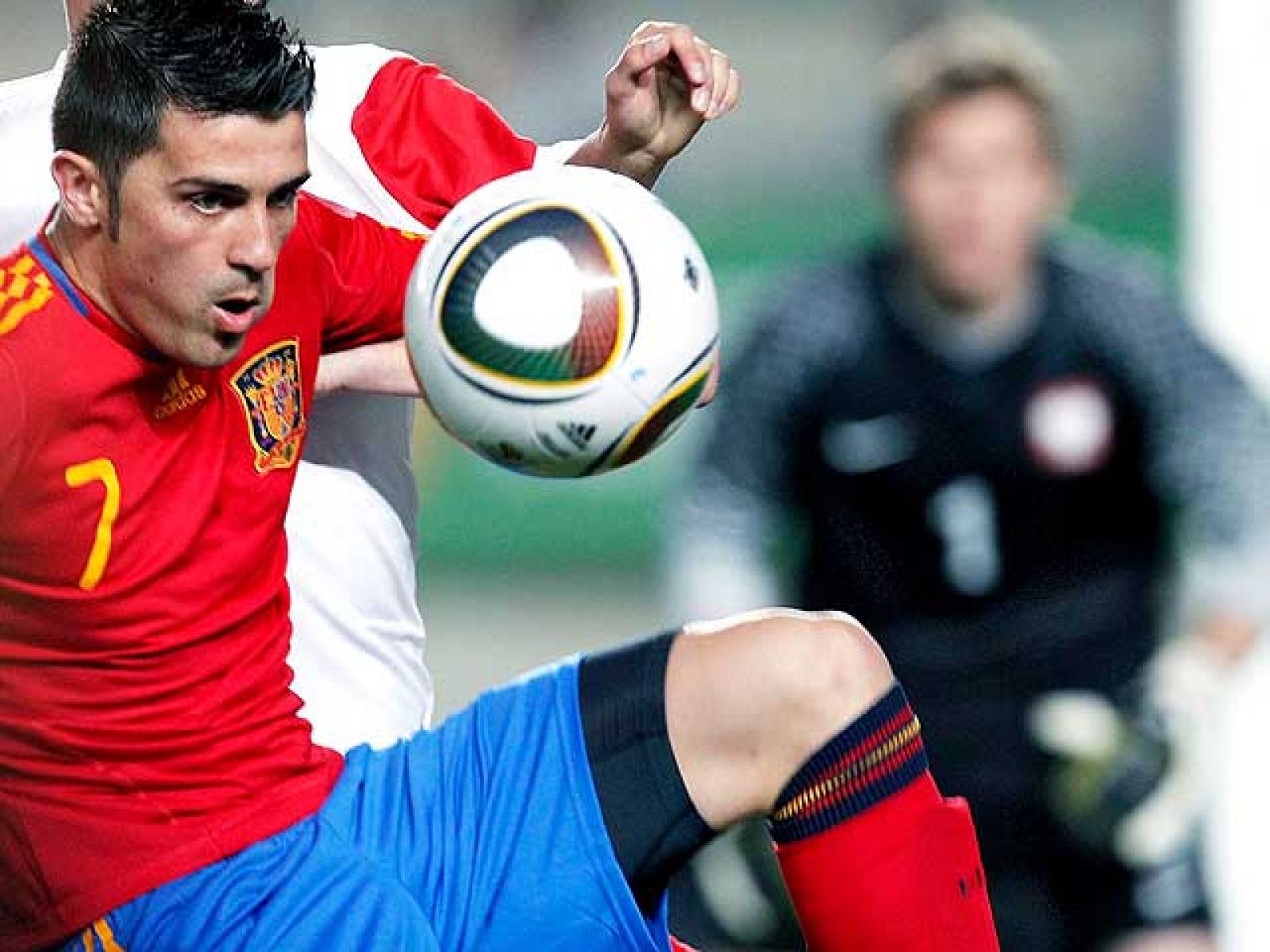 Villa remata un pase de Iniesta 1-0 | Ver