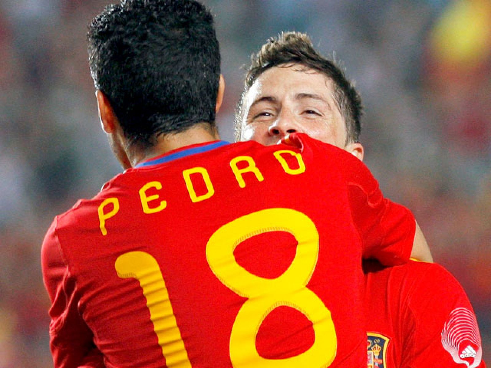 Pedrito ha marcado un golazo de vaselina que ha supuesto su primer tanto en la Selección y el sexto de España a Polonia.