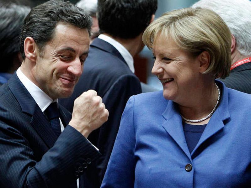 El presidente francés, Nicolas Sarkozy y la canciller alemana, Angela Merkel, han remitido una carta por escrito a la Comisión Europea para que impulse cuanto antes la regulación financiera. 