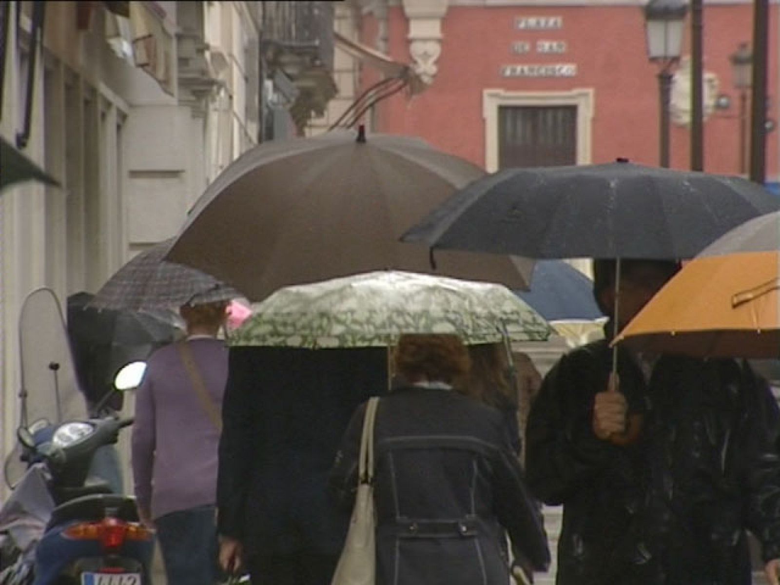 Media España en alerta por lluvias