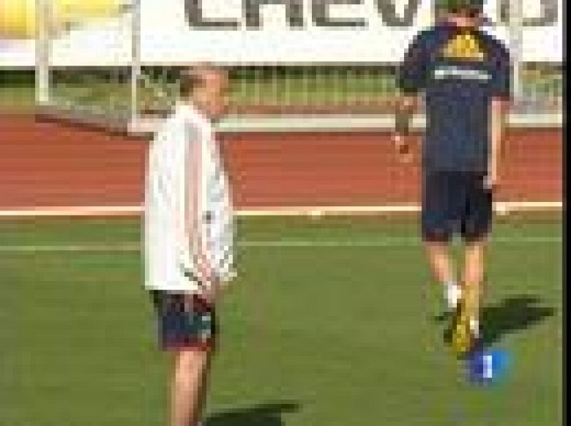 El secretario de Estado para el Deporte, Jaime Lissavetzky, ha despedido a la selección tras su último entrenamiento en Las Rozas.