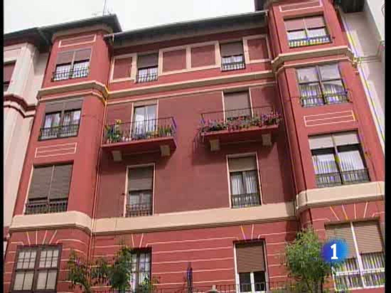 Una joven permanace ocho meses encerrada en el piso de un hombre que la contrató como asistenta | Ver