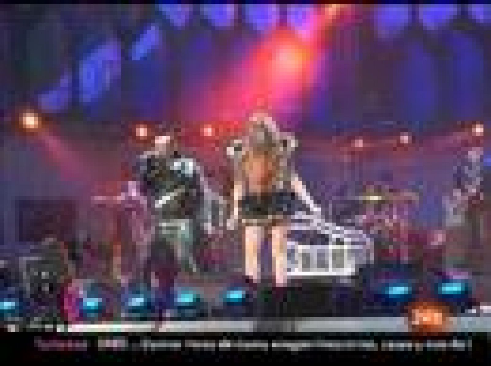 Shakira y Black Eyed Peas dan el pistoletazo de salida al Mundial en una gala llena de colorido