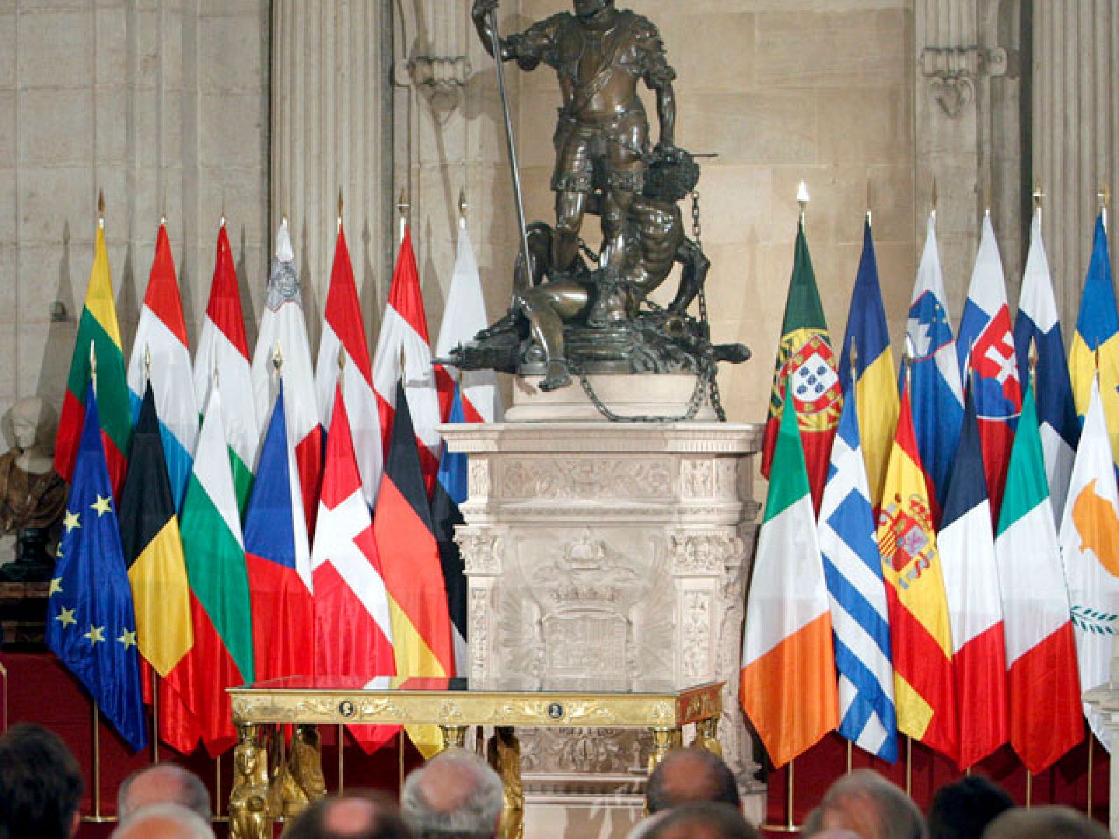 El 12 de junio de 2010 se celebra el XXV aniversario de la firma del Tratado de Adhesión a la UE en el Palacio Real.