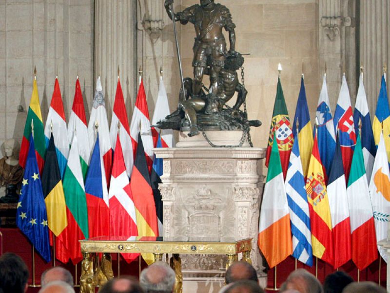 El 12 de junio de 2010 se celebra el XXV aniversario de la firma del Tratado de Adhesión a la UE en el Palacio Real. 