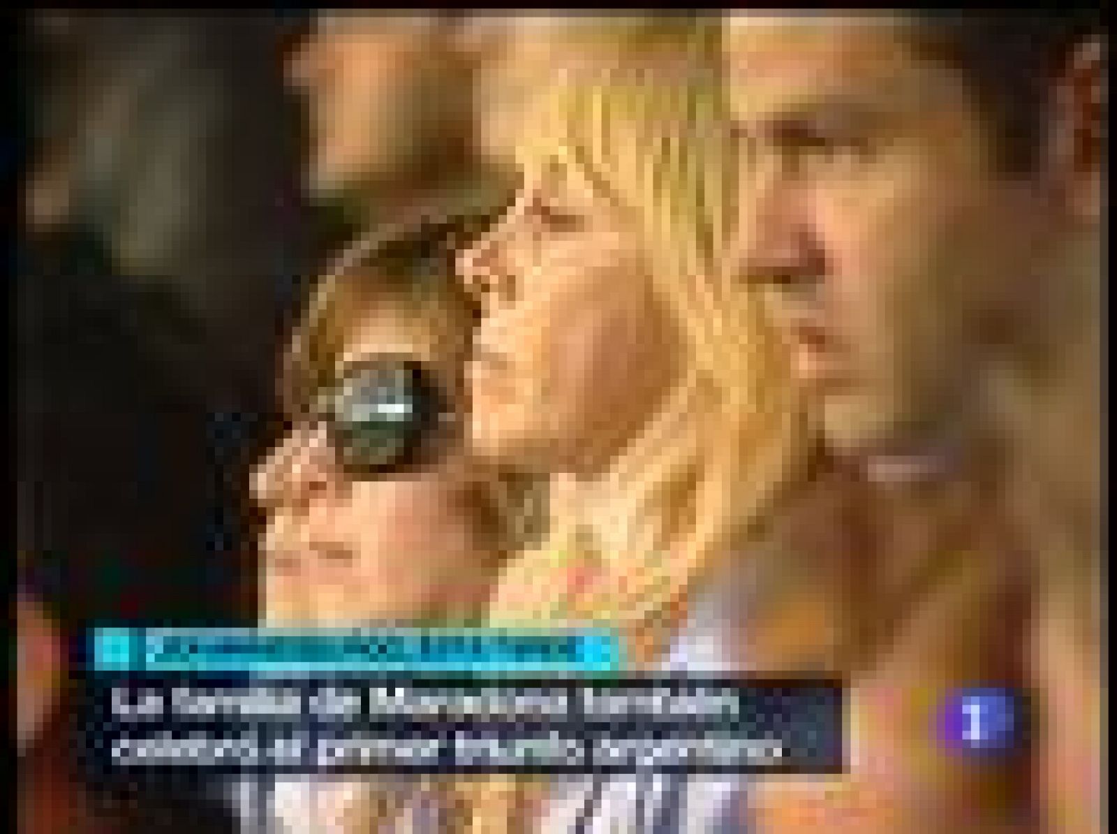 La familia de Diego Maradona ha estado presente en el debut del 'Pelusa' como técnico de Argentina en un Mundial.