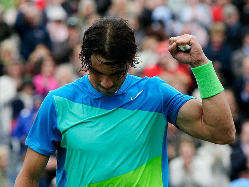 Informe Semanal analiza el regreso al número uno de la ATP de Rafael Nadal. Casi un año después de perderlo, el mallorquín lo ha recuperado al imponerse en Roland Garros. (12/6/2010)