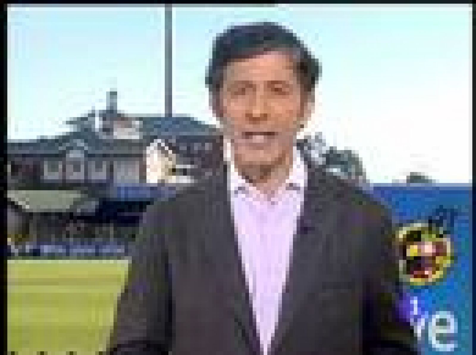 La selección española de fútbol ha entrenado esta mañana de cara al partido del miércoles ante Suiza. Los 23 de Del Bosque están listos para el debut, incluído Iniesta que ha entrenado con el grupo..