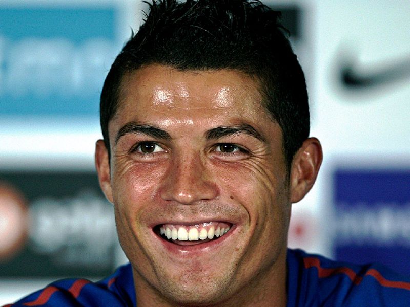 El jugador portugués Cristiano Ronaldo ha elogiado al argentino Lionel Messi y ha asegurado que está concentrado para hacer algo grande con Portugal.