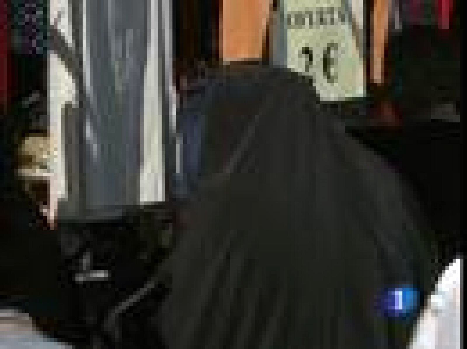 El alcalde de Barcelona prohibirá por decreto acceder con velo integral a instalaciones municipales | Ver