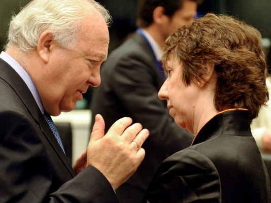  - España fuerza a la Unión Europea a aplazar la revisión de sus relaciones con Cuba