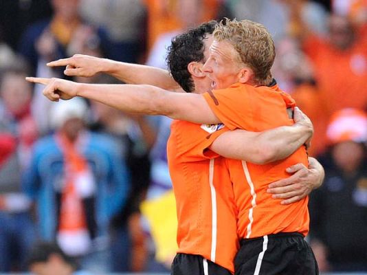  - Holanda venció 2-0 a Dinamarca