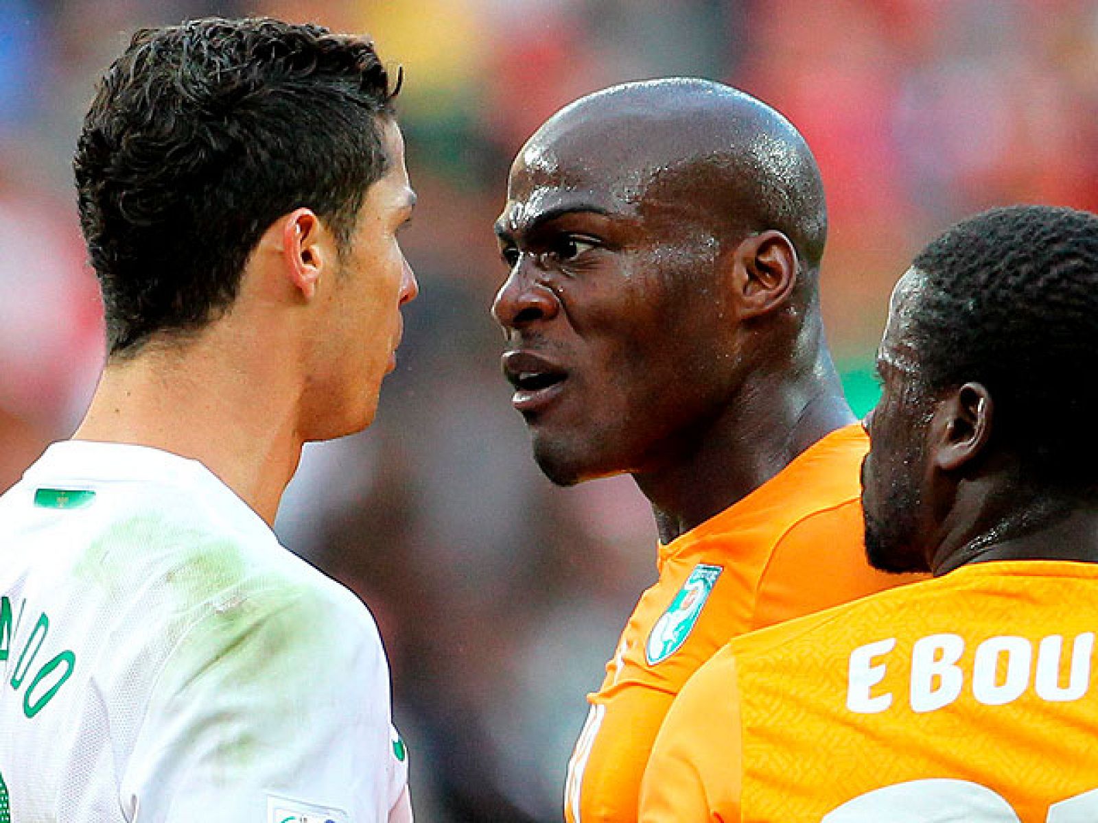 El debut de Cristiano Ronaldo con Portugal ha decepcionado a todos por su irregular juego. El partido, con muchas ocasiones, acabó empate a cero. Por su parte, Nueva Zelanda y Eslovaquía también se repartieron los puntos con un empate a uno.