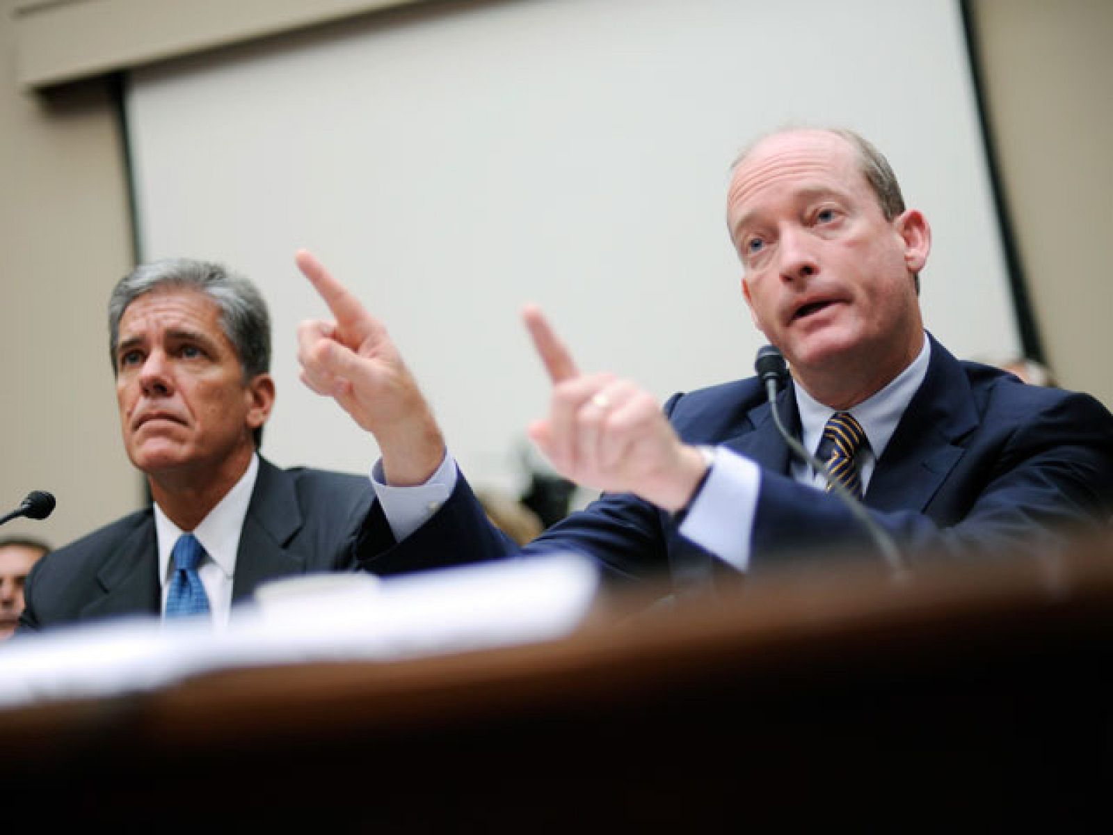 Críticas a BP en el subcomité de Energía, Comercio y Medio Ambiente de la Cámara de Representantes | Ver