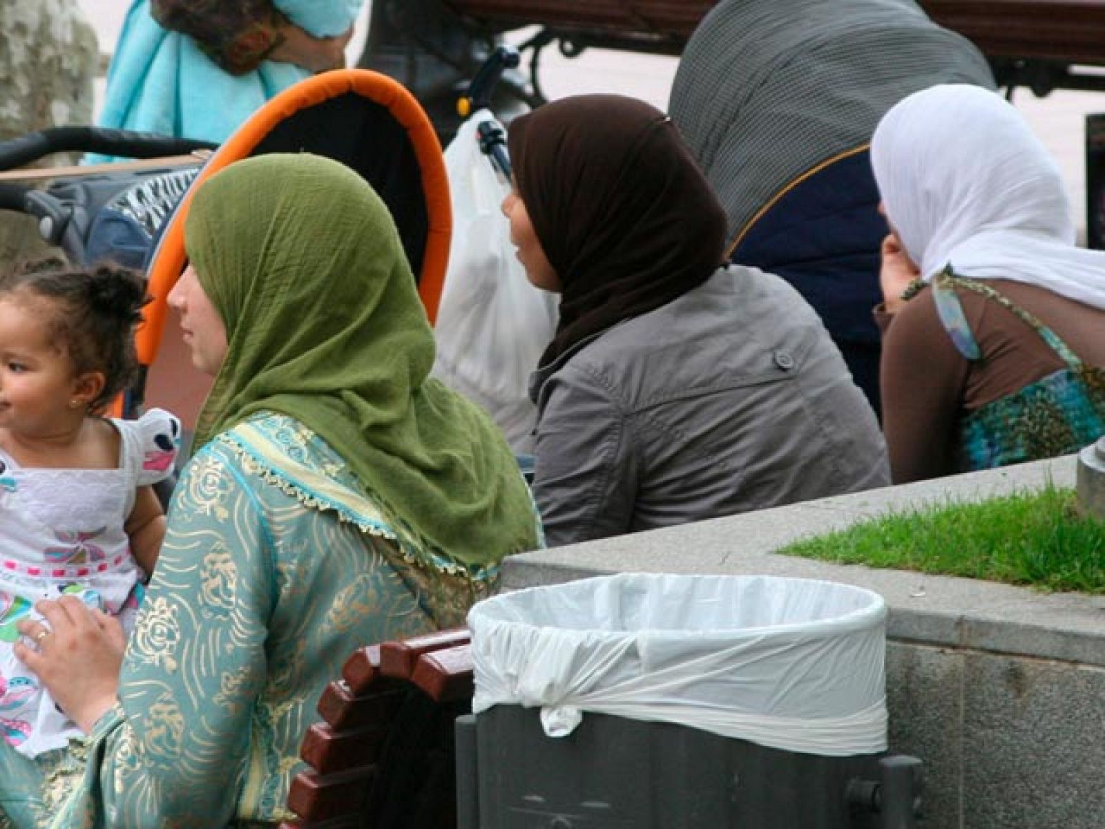 El Gobierno limitará el uso del burka en los espacios públicos | Ver