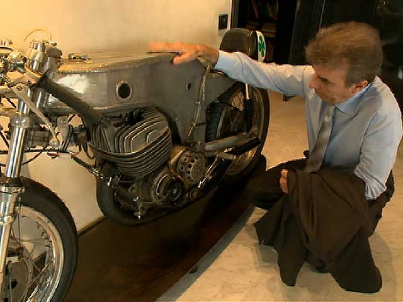 El periodista y editor Jaime Alguersuari conserva como su bien más preciado la Ossa monocilíndrica de 250cc de Santiago Herrero.