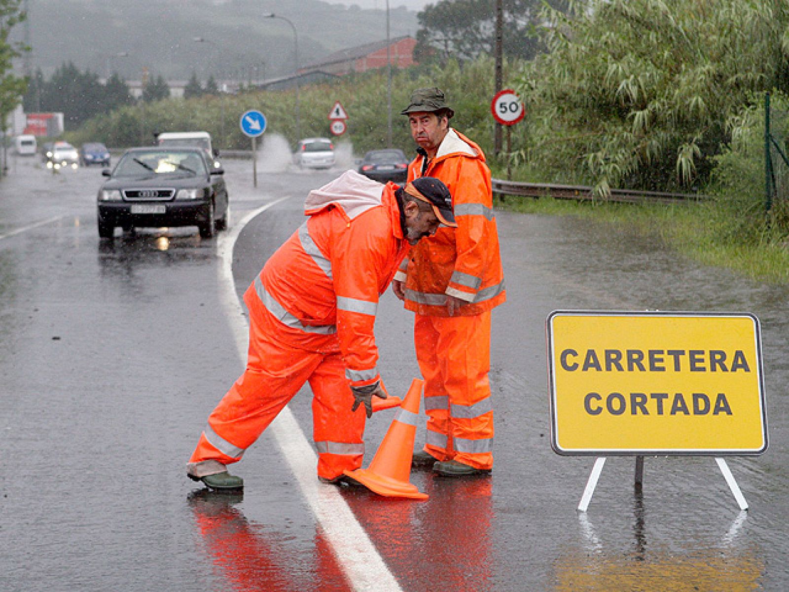 Evacuados por las lluvias en Asturias