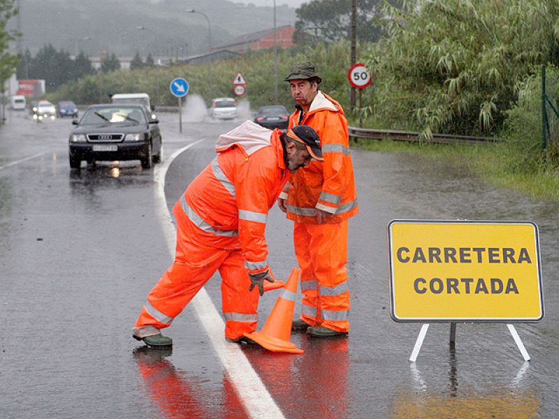 Evacuados por las lluvias en Asturias