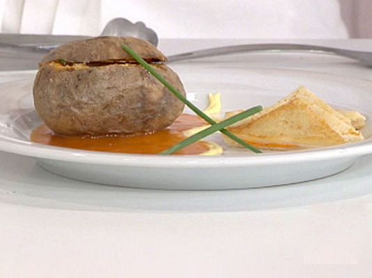 RTVE Cocina - Patatas rellenas de huevo