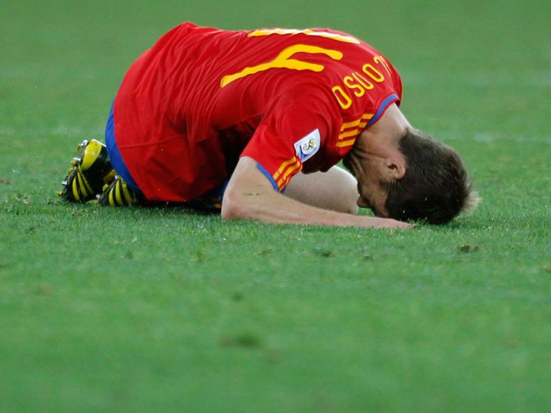 Tremendo batacazo el que se ha llevado Espa�a en su debut. Espa�a ha comenzado el Mundial con una inesperada derrota ante Suiza, que ha sorprendido a la 'Roja' con un gol al contragolpe. Los jugadores de Del Bosque no han tenido acierto de cara al go