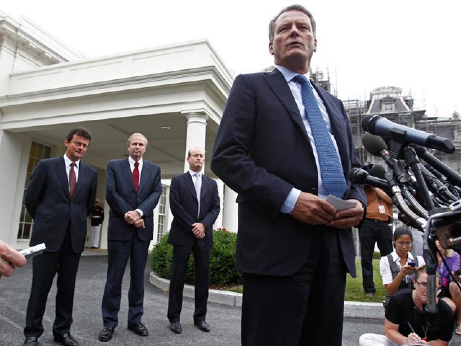 La petrolera BP acepta depositar 20.000 millones de dólares en un fondo por el escape de crudo | Ver