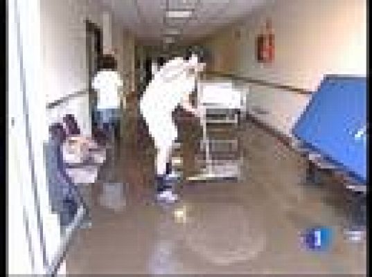 Telediario 1 - Telediario en 4' - 17/06/10