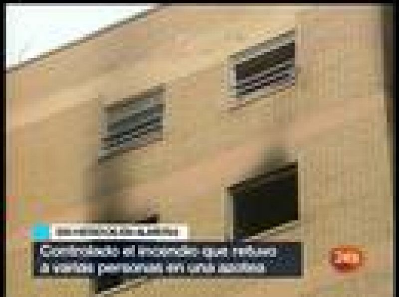 Rescatan a tres personas de un incendio en Almería