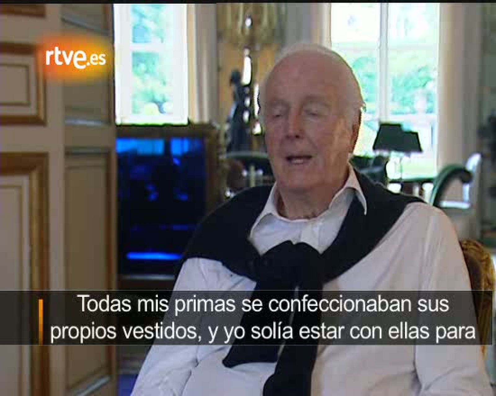 Fue uno de sus mejores amigos y su más rendido admirador. Siempre ha dicho que Balenciaga para el era Dios y que cuando le conoció se dio cuenta de que no sabía nada del oficio.