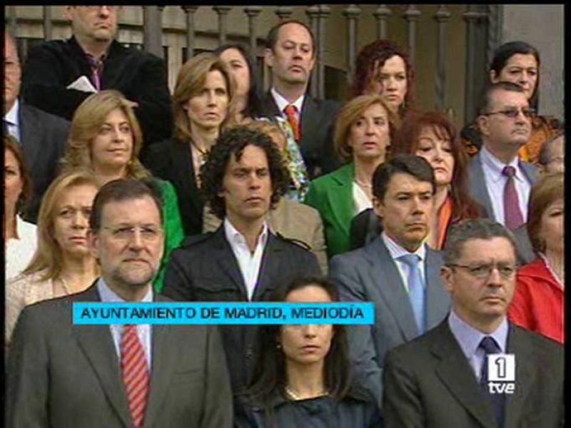 Un día después del atentado contra la casa cuartel de Legutiano se han pronducido concentraciones en toda España en repulsa del terrorismo.