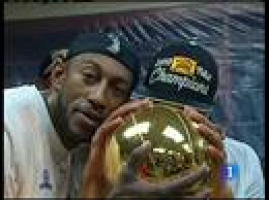 Baloncesto en RTVE - Mbenga (Lakers): "¡Viva Málaga!"