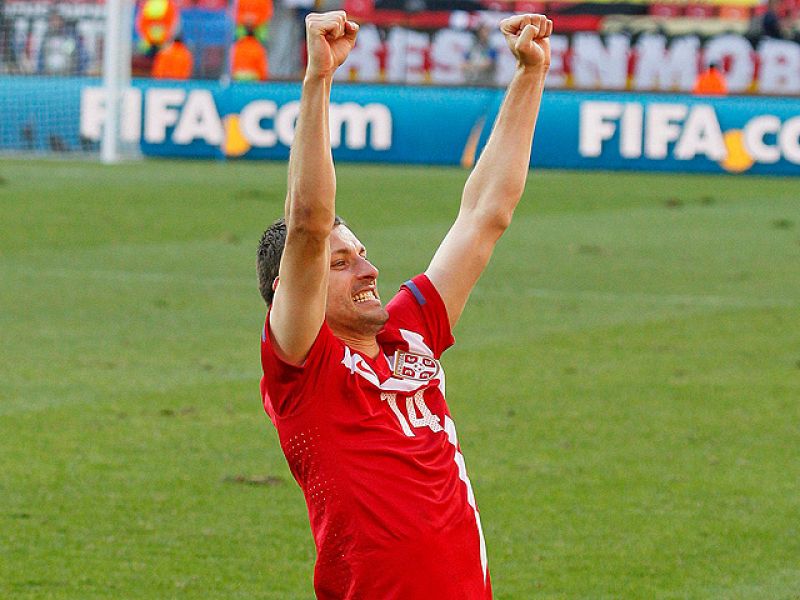 Nueva jornada de sopresas en el Mundial. Serbia ha superado a Alemania, que había empezado fuerte el campeonato al golear a Australia. Por suparte, Eslovenia se coloca líder de su grupo al empatar con Estados Unidos.