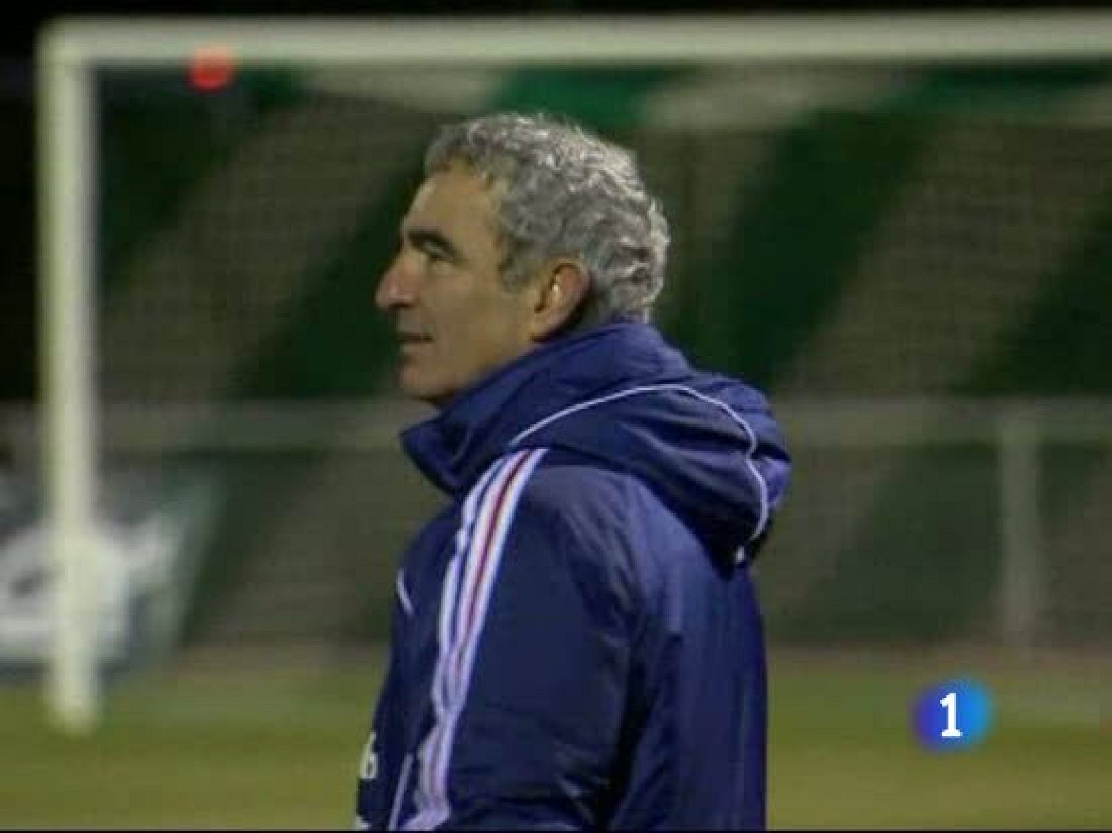 La expulsión de Anelka de la concentración francesa por su enfrentamiento con Domenech mantiene en vilo a Francia, incluyendo a su presidente Sarkozy