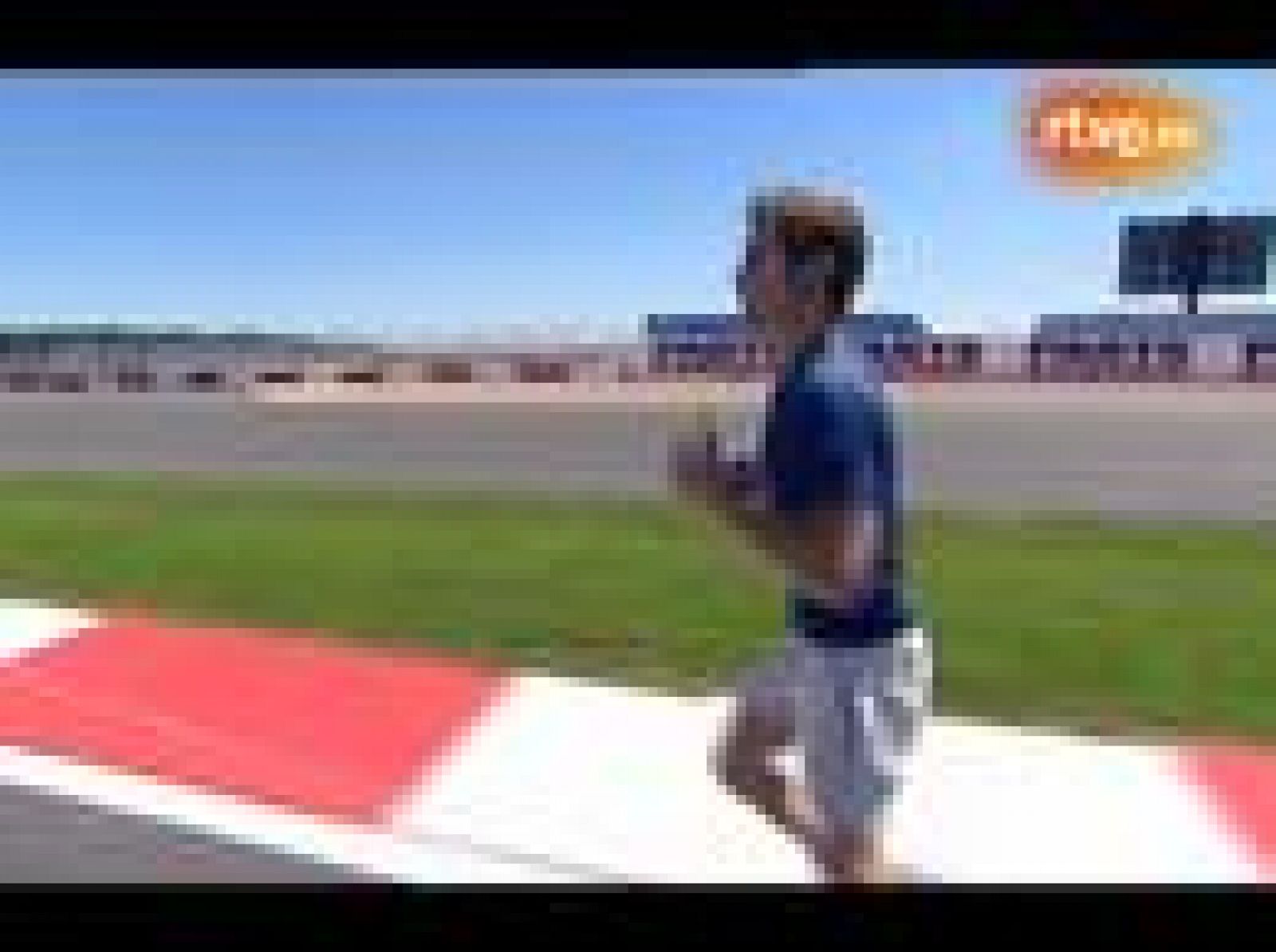 Los pilotos utilizan diferentes técnicas para aprenderse los circuitos en los que van a correr: vídeojuegos, vídeos, vueltas en motocicleta o en bicicleta, correr por el trazado..