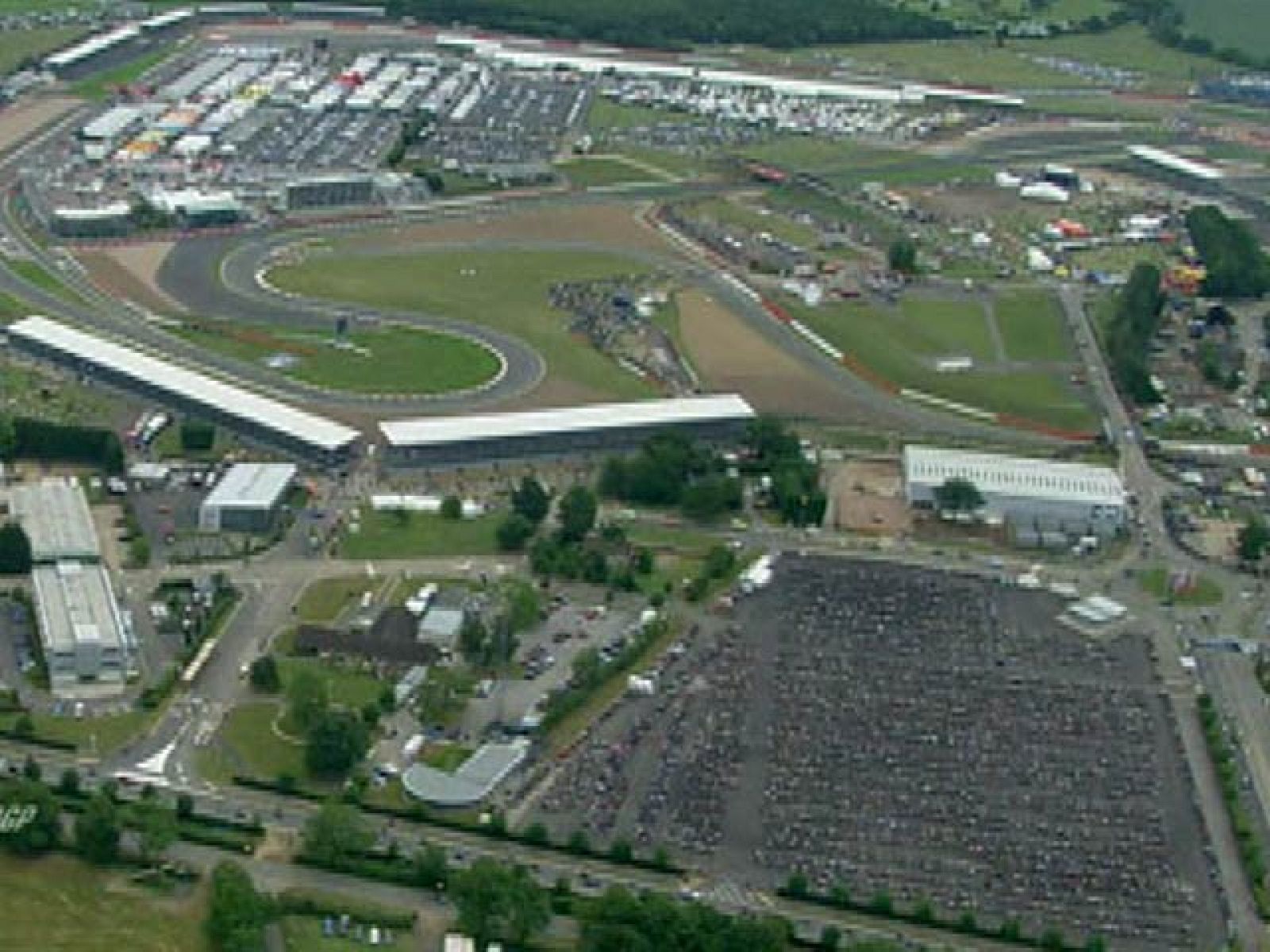 Análisis y vuelta de reconocimiento al circuito inglés de Silverstone.