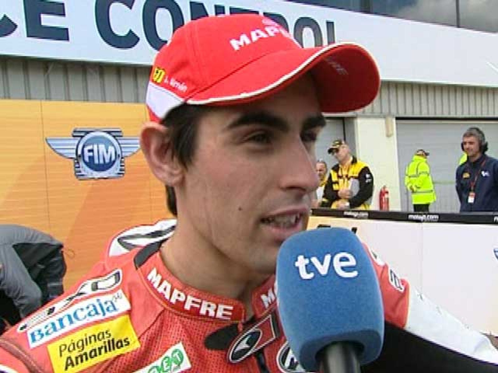 Julián Simón, tercero en la carrera de Moto2 de Silverstone, se lamenta porque cree qu podría haber ganado. 