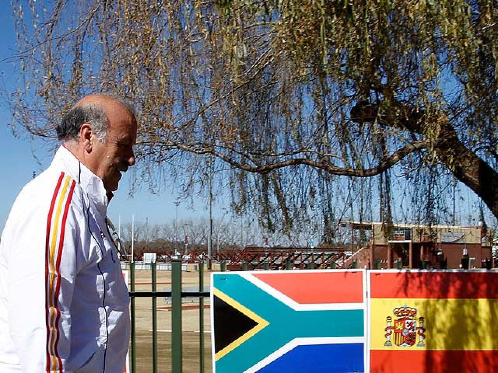 La selección española ya se ha desplazado desde Potchefstroom a Johannesburgo, donde disputará este lunes (en vivo, a las 20:30h) la primera de sus dos finales ante Honduras. El equipo que dirige Vicente del Bosque se juega su ser o no ser en este
