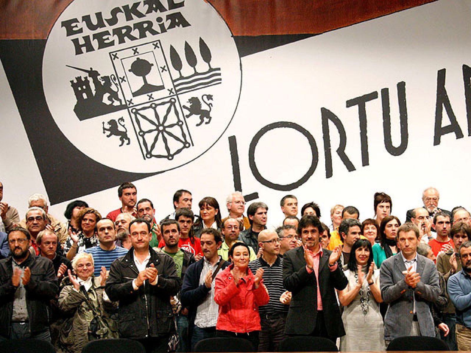 Socialistas y populares vascos coinciden en calificar de insuficiente el texto de la izquierda abertzale aprobado este domingo en Bilbao.