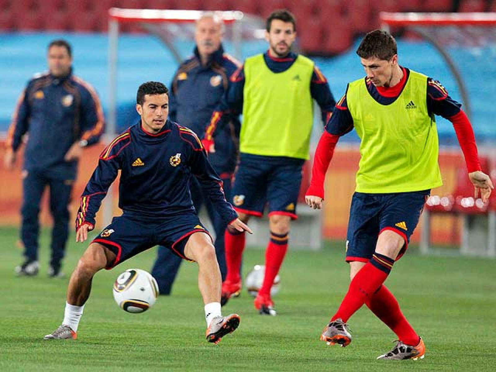 La selección española no quiere que ni los tres grados bajo cero que habrá en el Ellis Park ni la vuelta de David Suazo al equipo de Honduras puedan afectarles y enviarles de vuelta a casa antes de lo previsto. Iniesta no está al cien por cien y su p