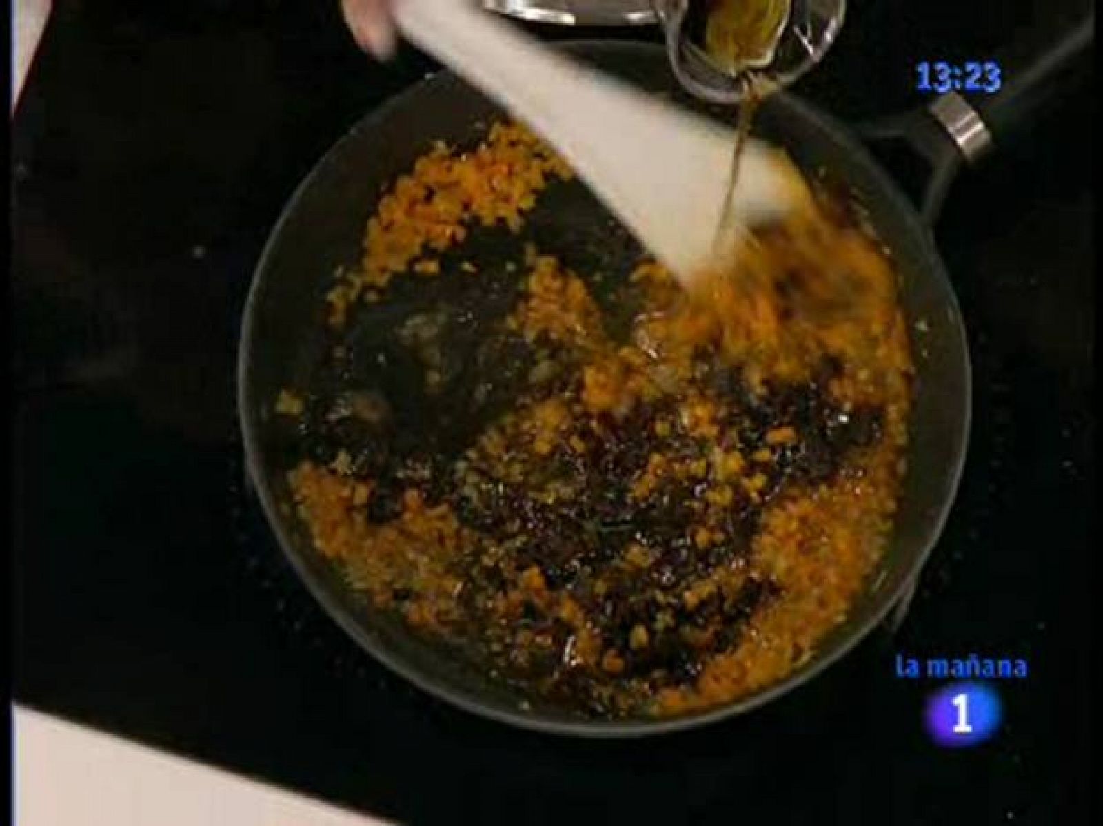 RTVE Cocina: Papillote de merluza con sepia | RTVE Play