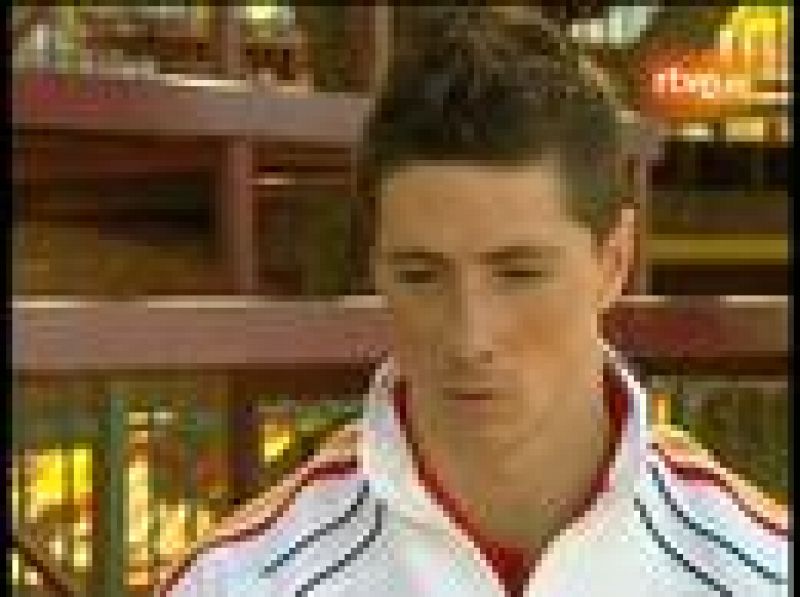 El delantero de la selección española, Fernando Torres, responde a los usuarios de nuestra web RTVE.es. 