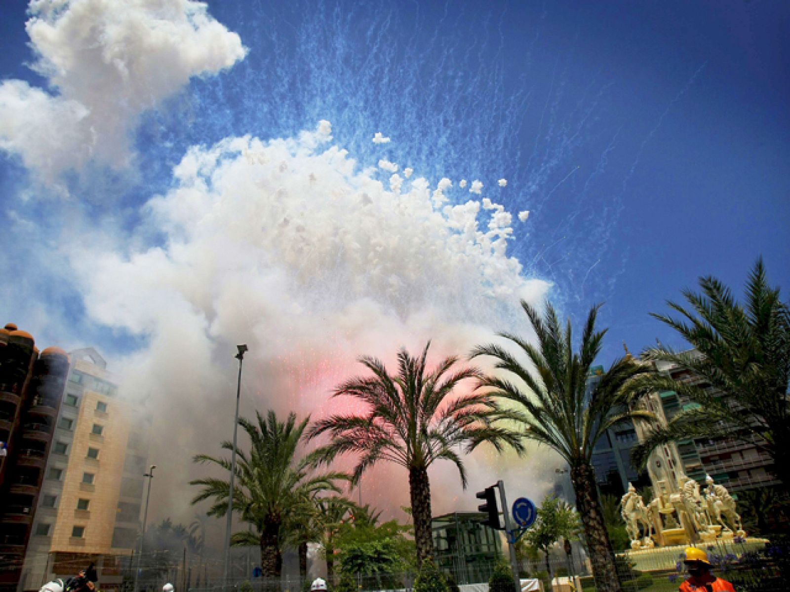 Alicante estrena la nueva normativa sobre petardos | Ver