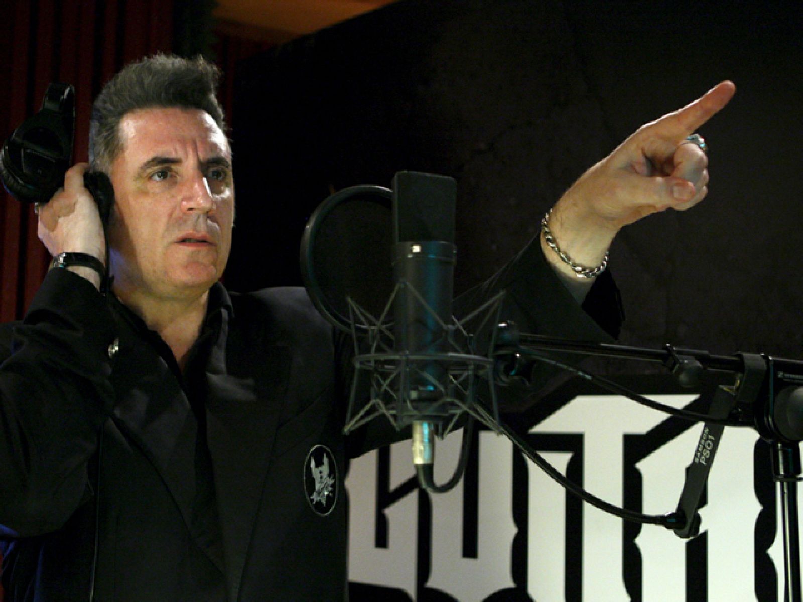 Loquillo se interpreta en el 'Guitar hero'