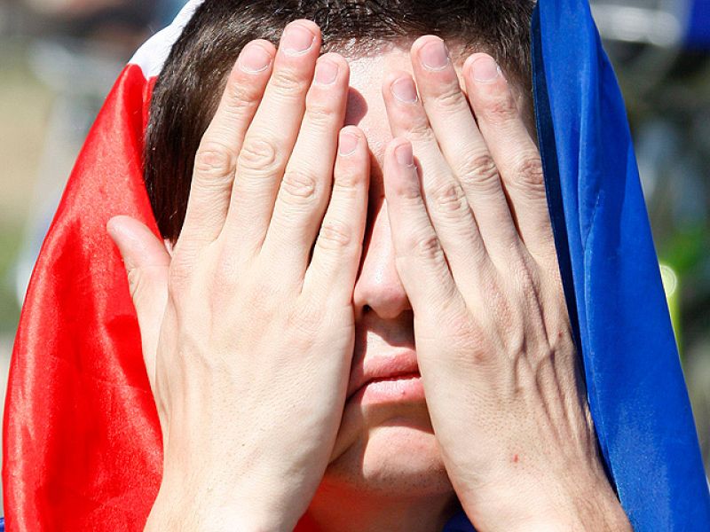 La eliminación de la selección francesa ha supuesto el final para uno de los capítulos más tristes del combinado galo, que se despide del Mundial envuelto en polémicas y sin una sola victoria en su casillero. 